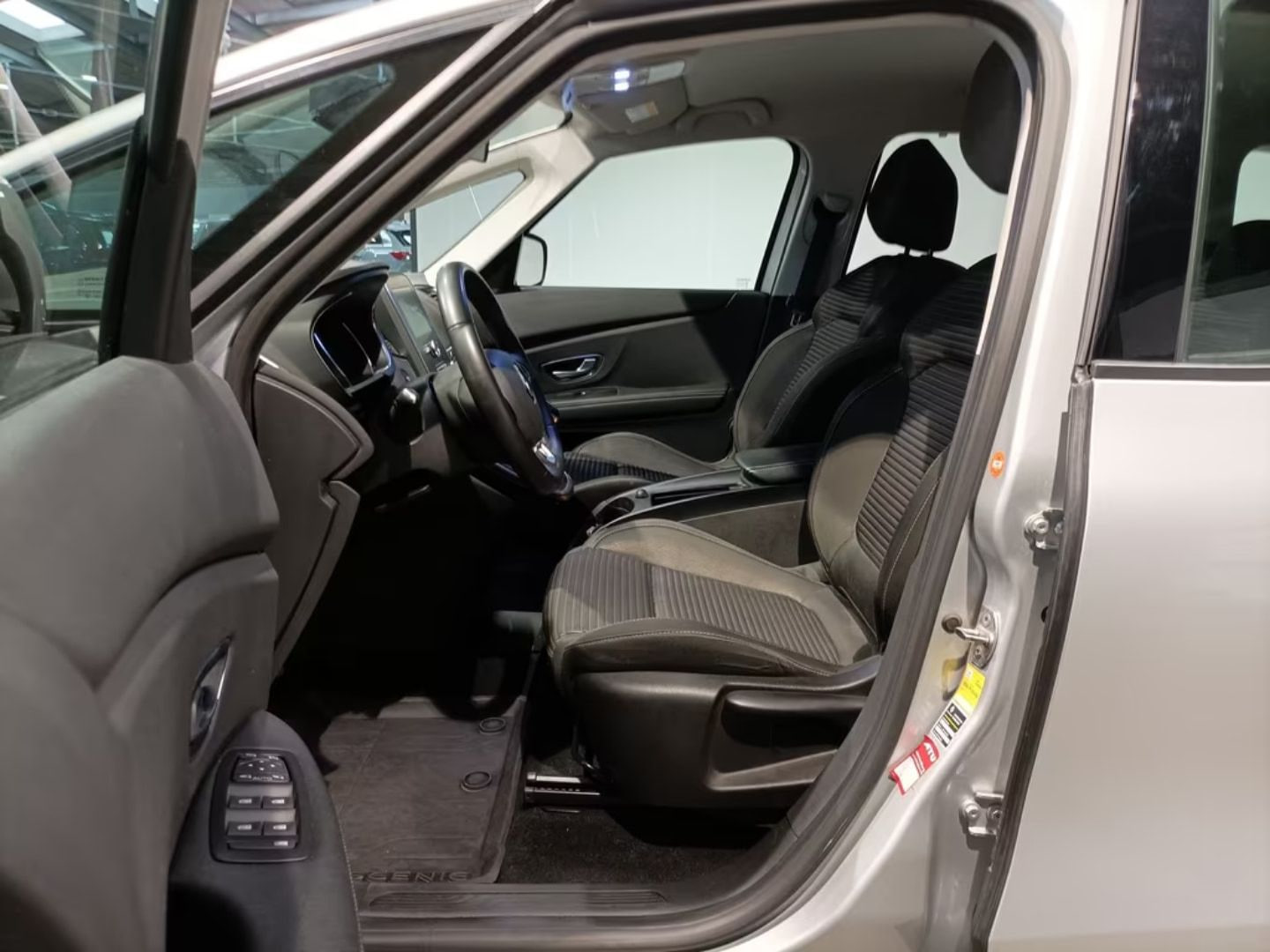 Renault Grand Scenic — фото 15