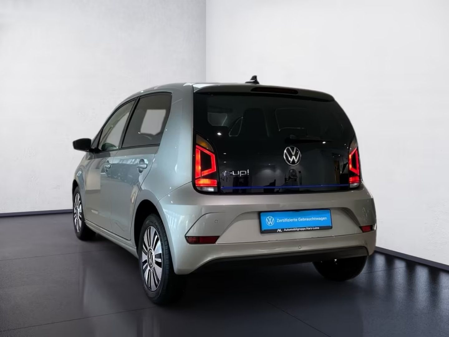 Volkswagen e-up! — фото 4