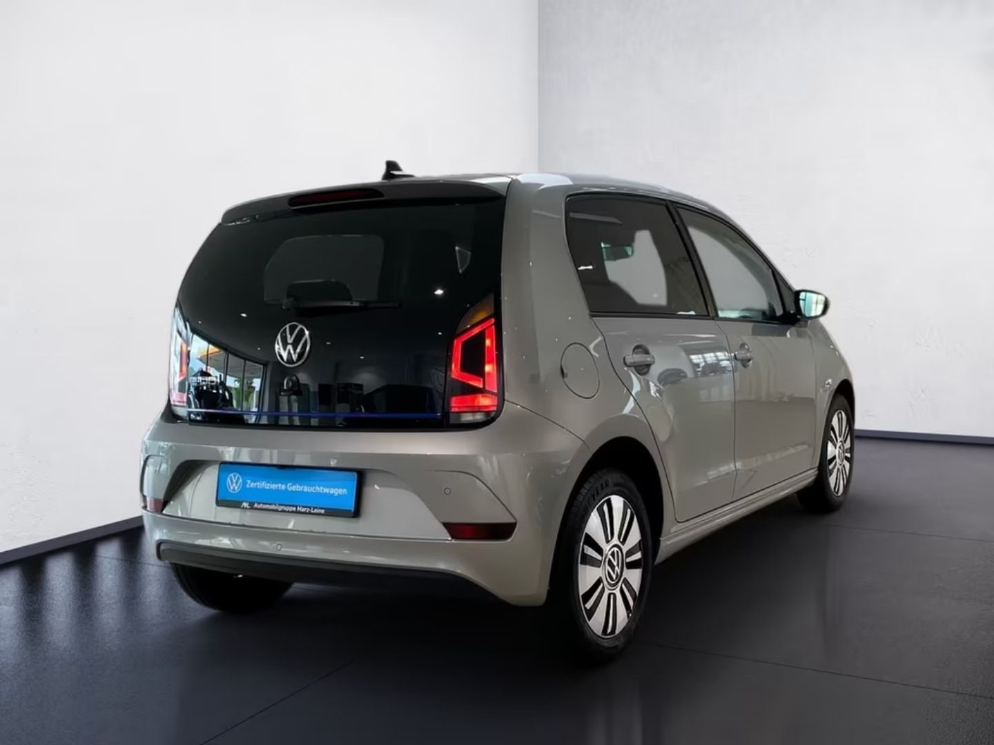 Volkswagen e-up! — фото 5