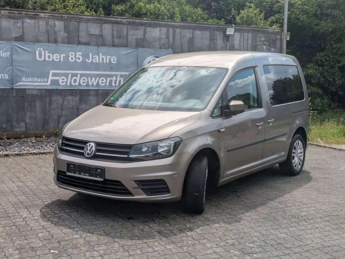 Volkswagen Caddy — фото 1