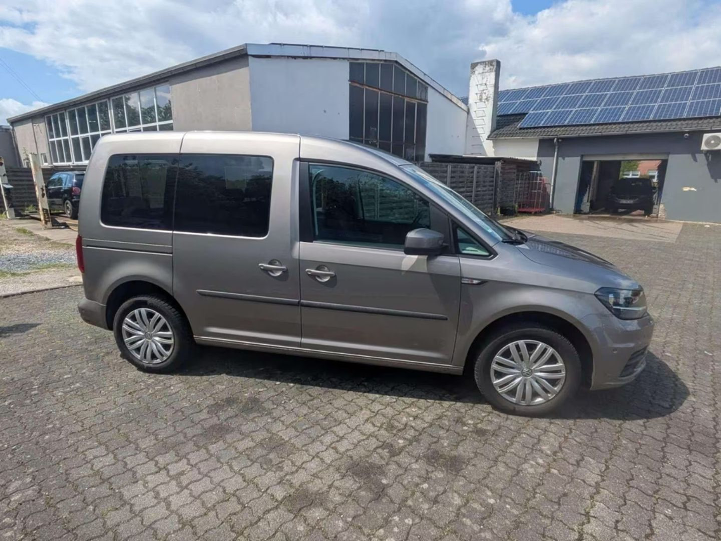 Volkswagen Caddy — фото 10