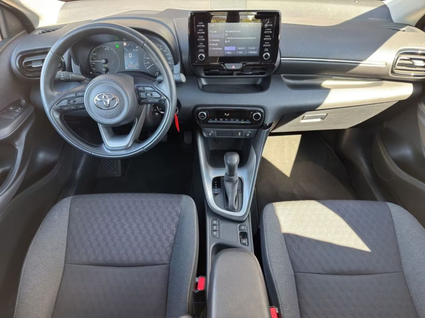 Toyota Yaris — фото 9