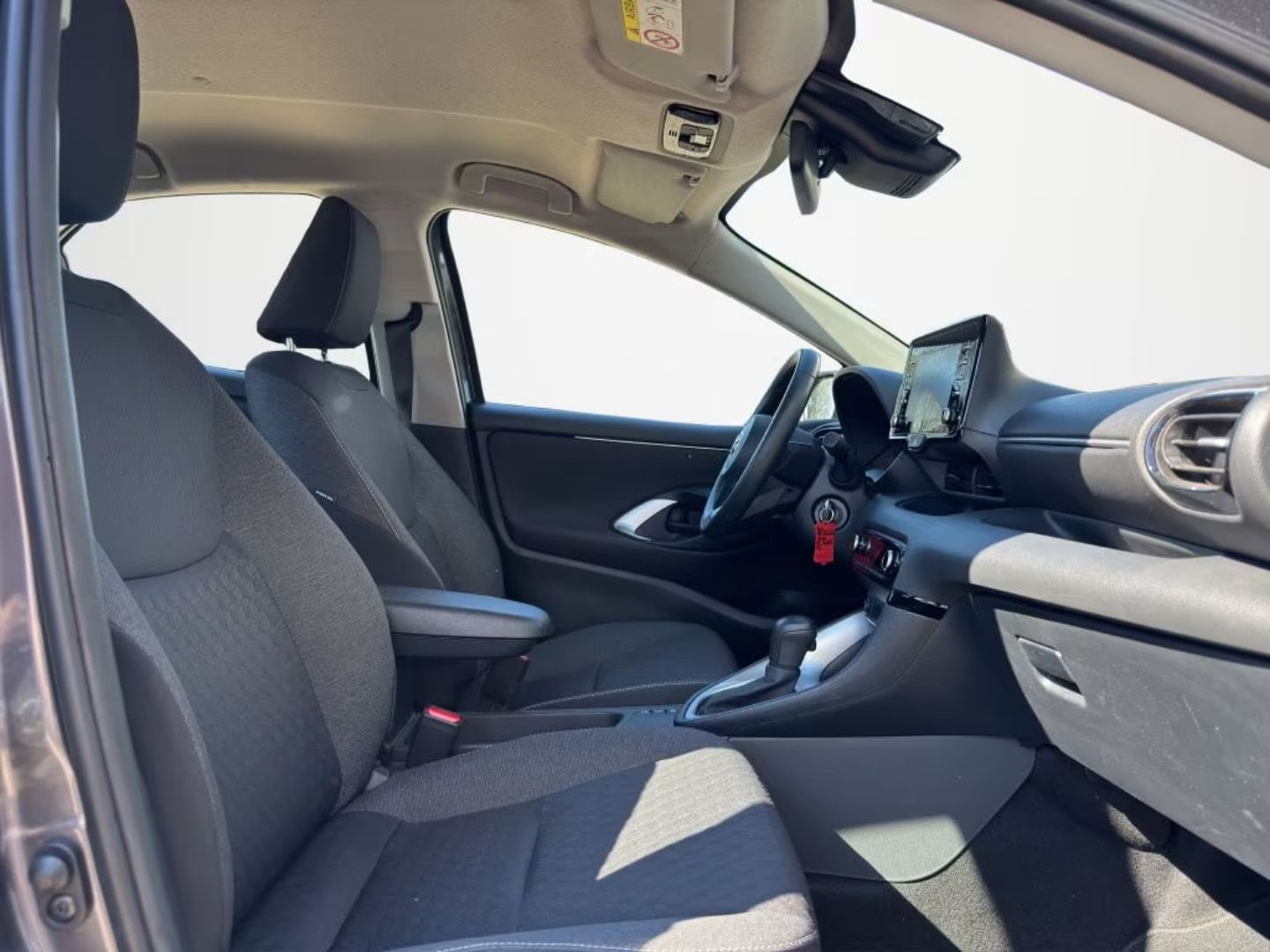 Toyota Yaris — фото 13