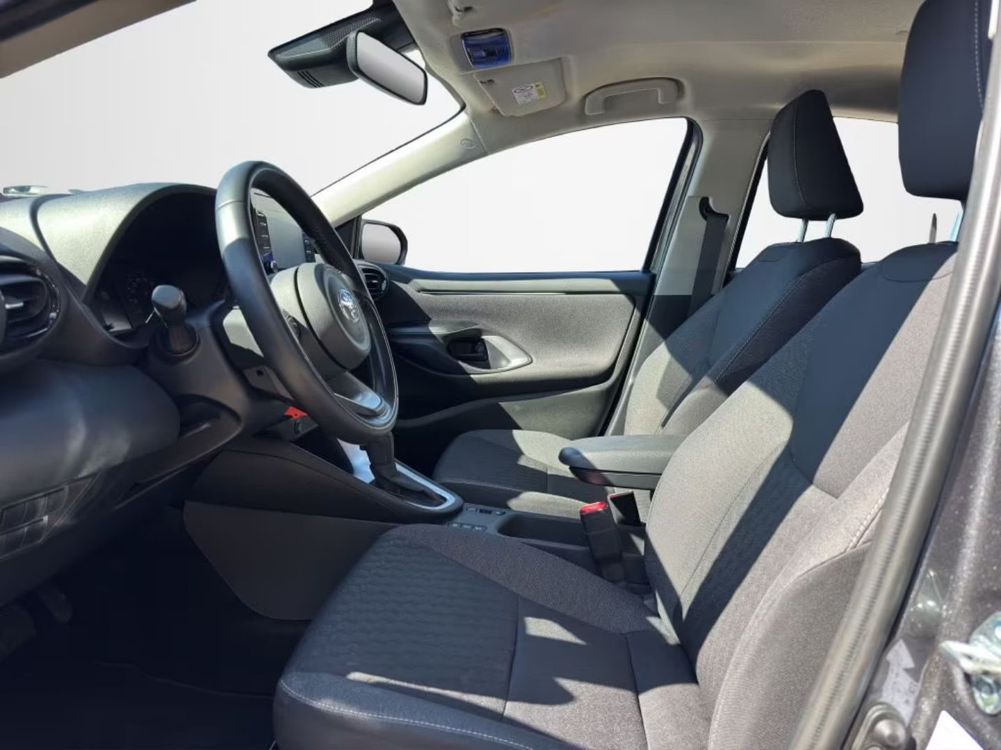 Toyota Yaris — фото 14