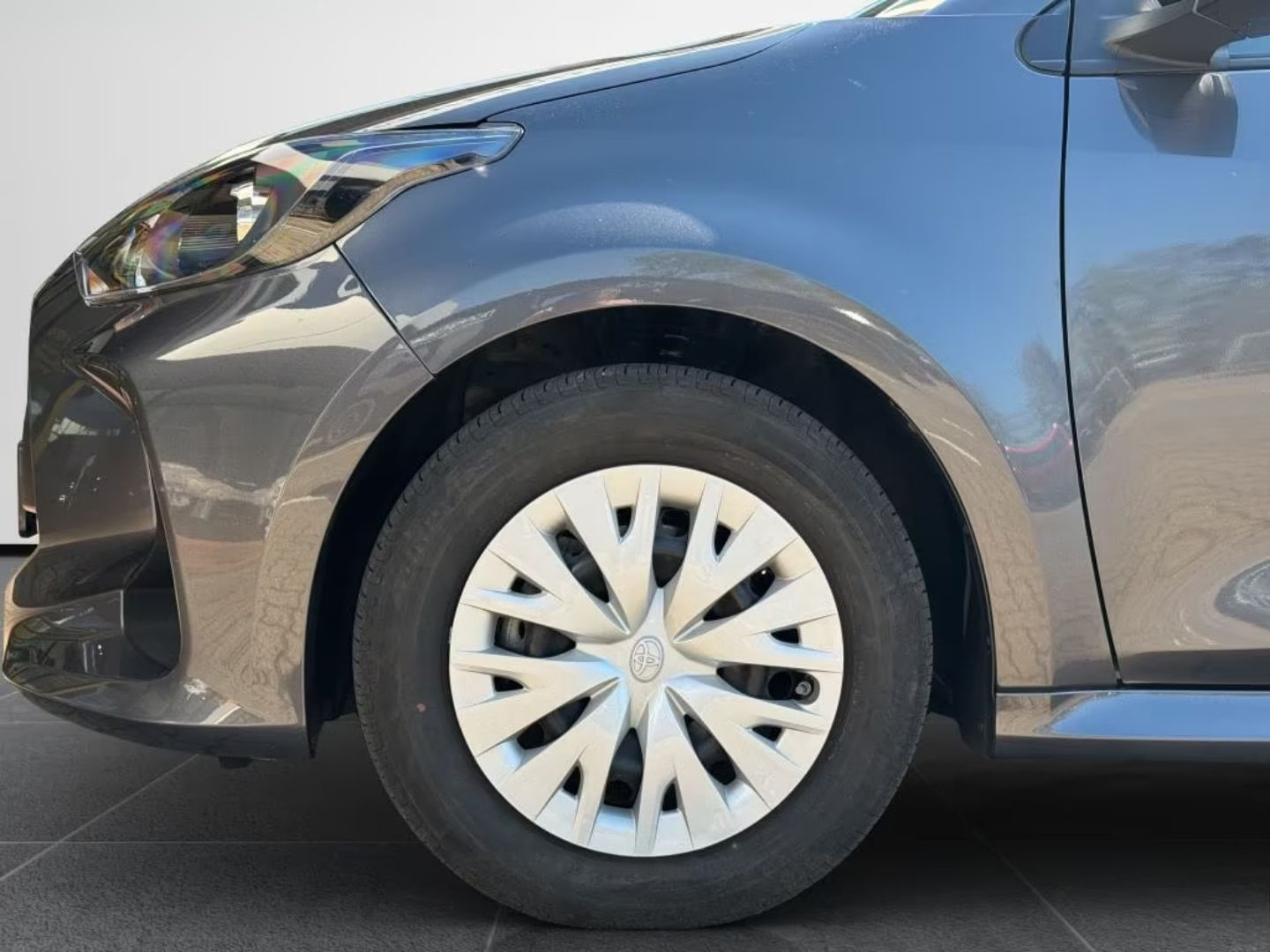 Toyota Yaris — фото 15