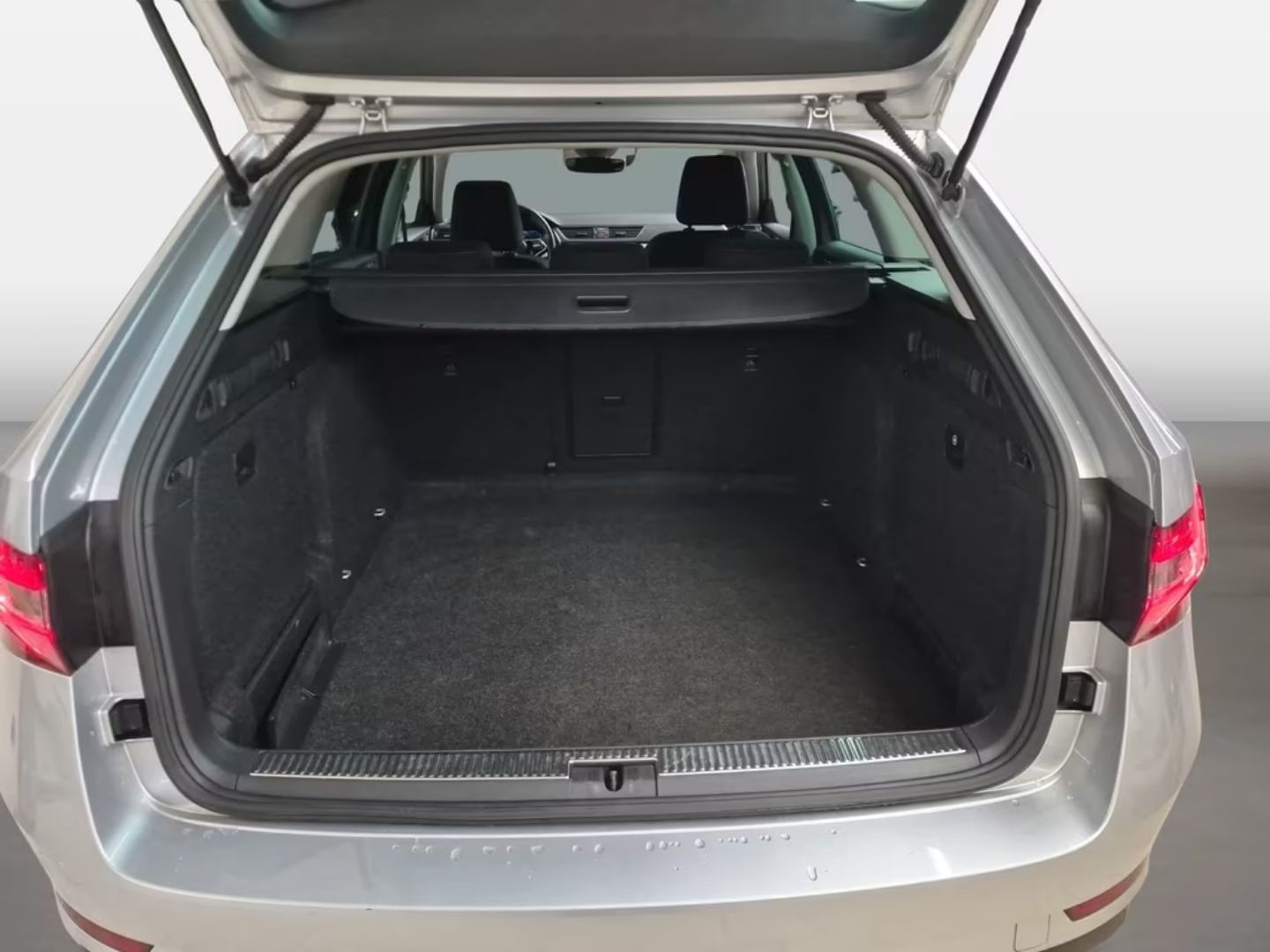 Skoda Superb — фото 9