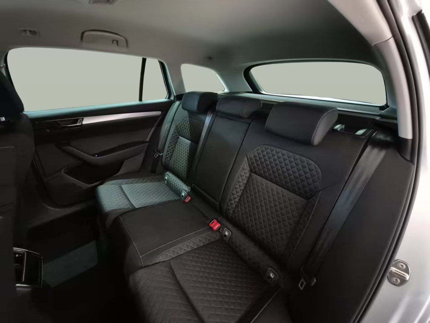 Skoda Superb — фото 11