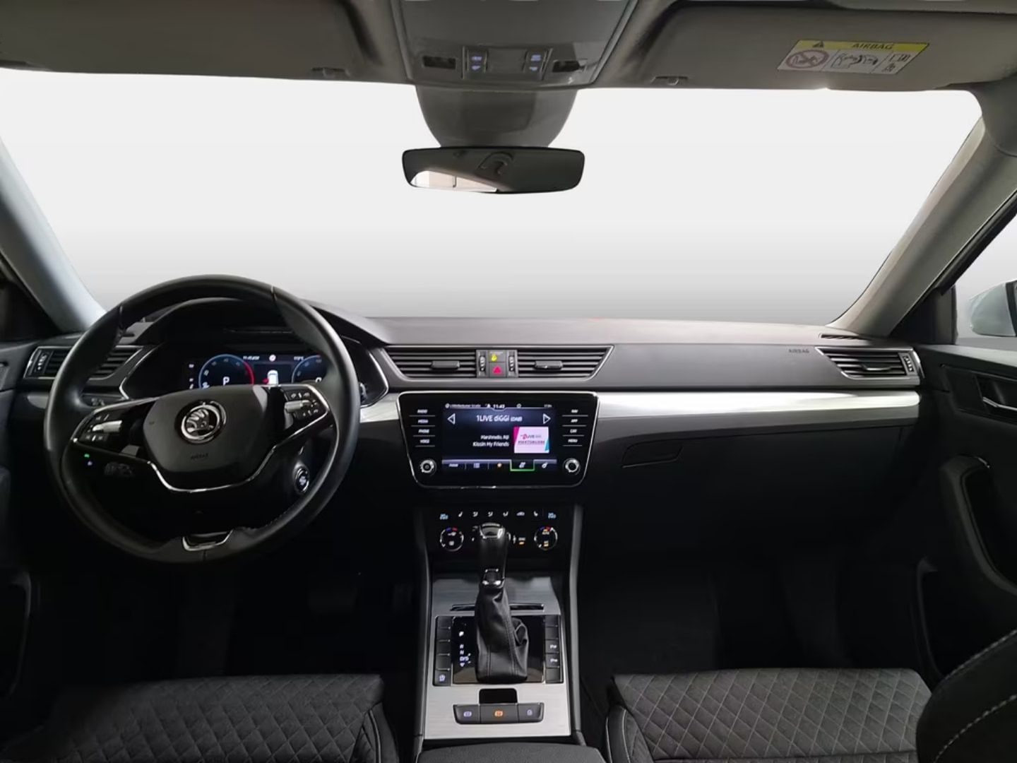 Skoda Superb — фото 12
