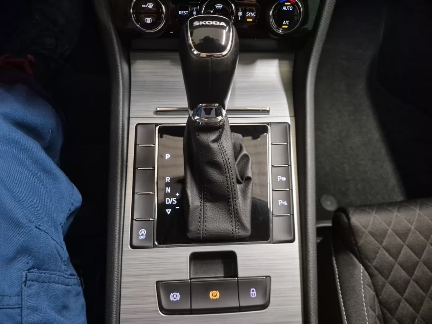 Skoda Superb — фото 14