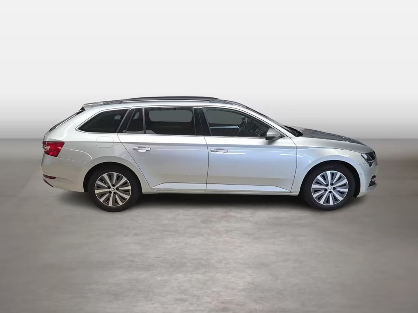 Skoda Superb — фото 15