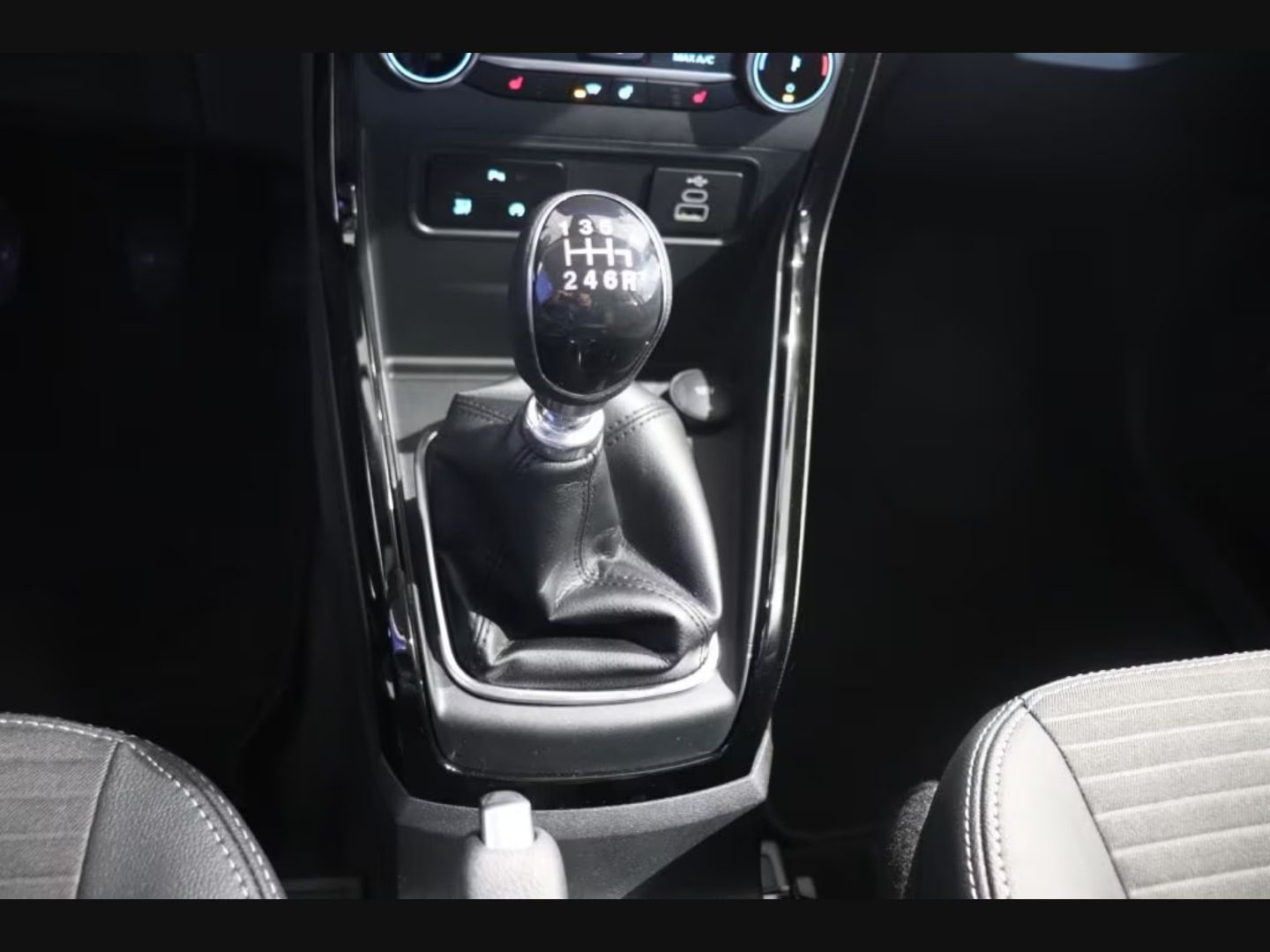 Ford EcoSport — фото 11