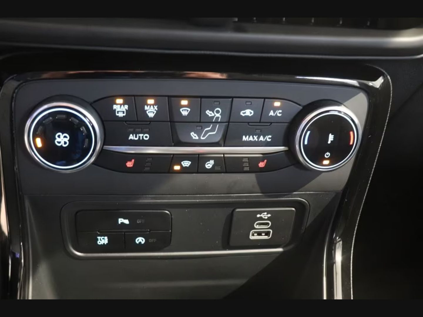 Ford EcoSport — фото 12
