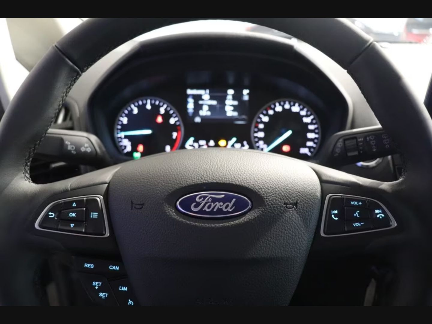 Ford EcoSport — фото 15