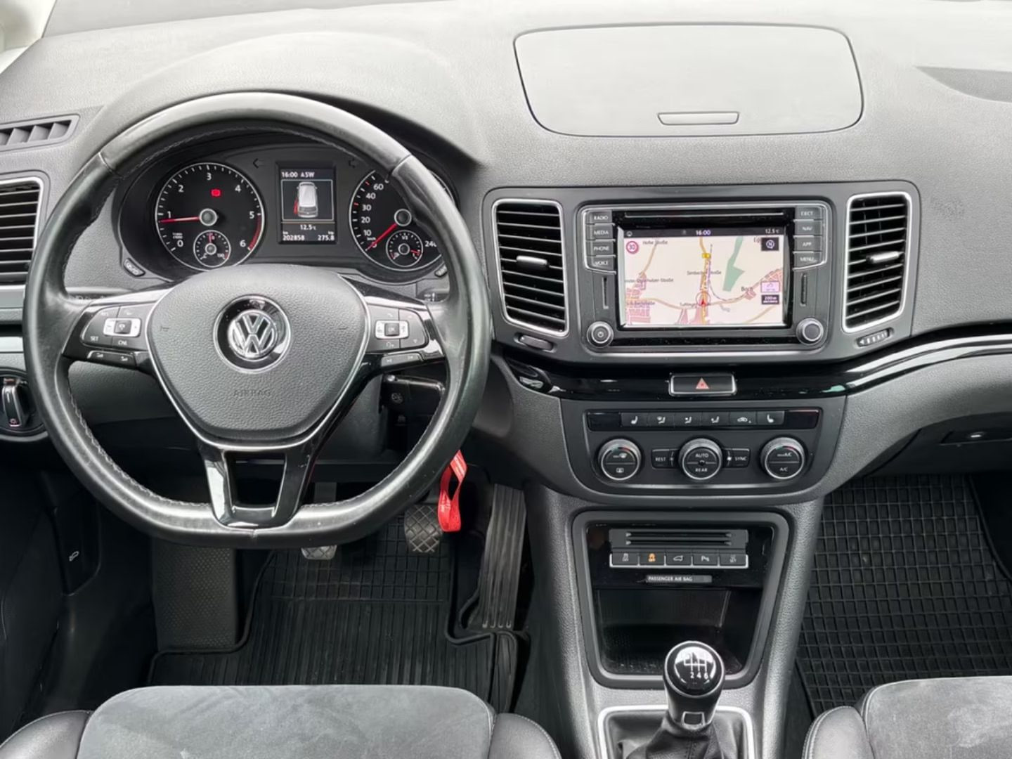 Volkswagen Sharan — фото 11
