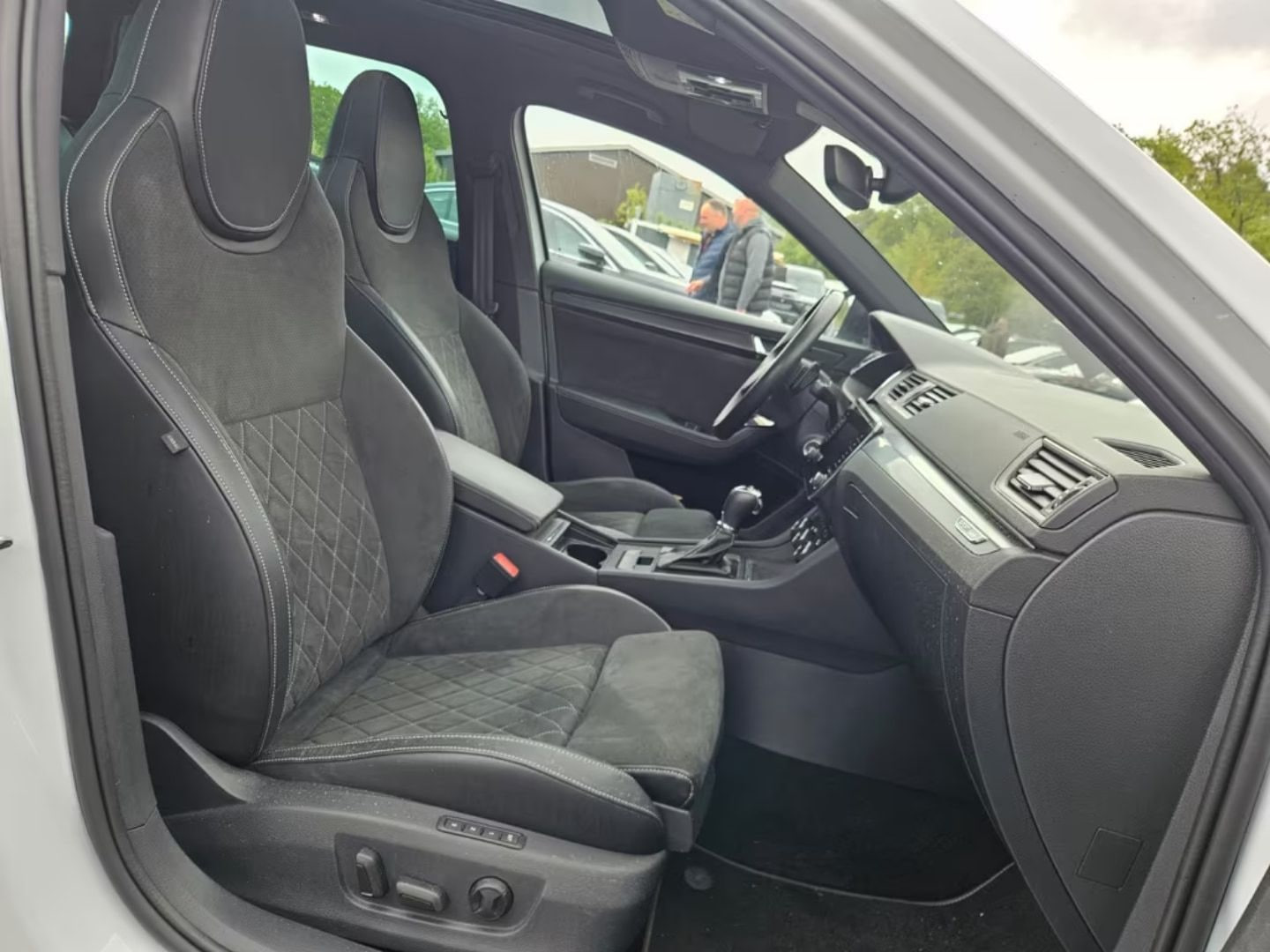 Skoda Superb — фото 11