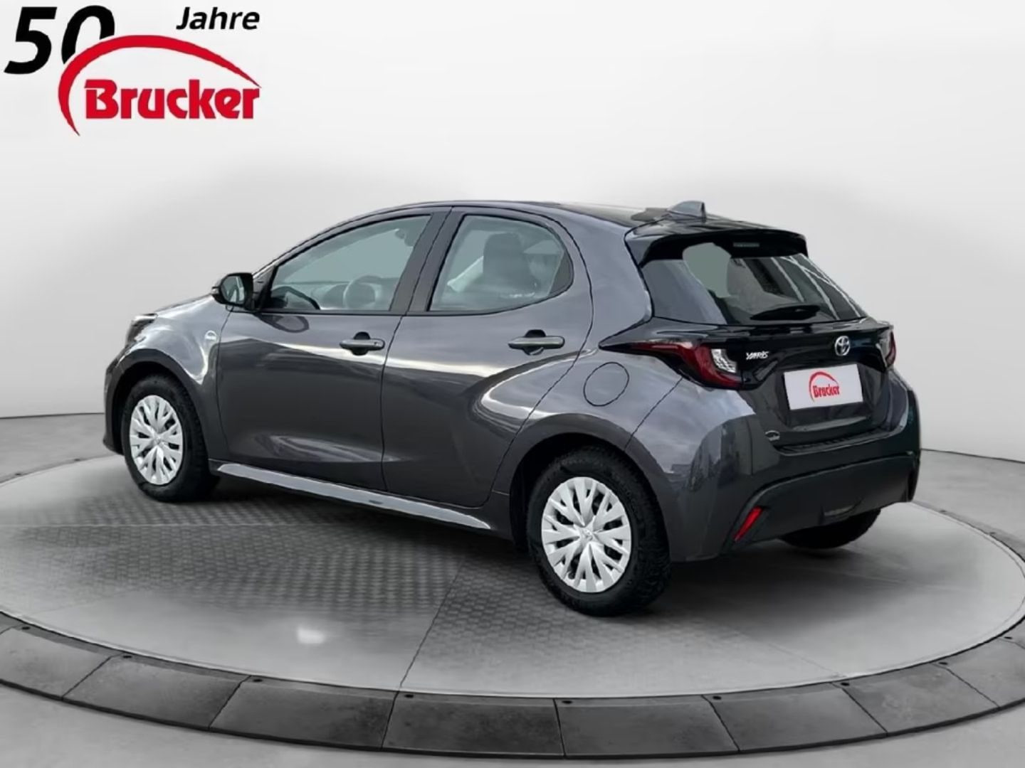 Toyota Yaris — фото 4