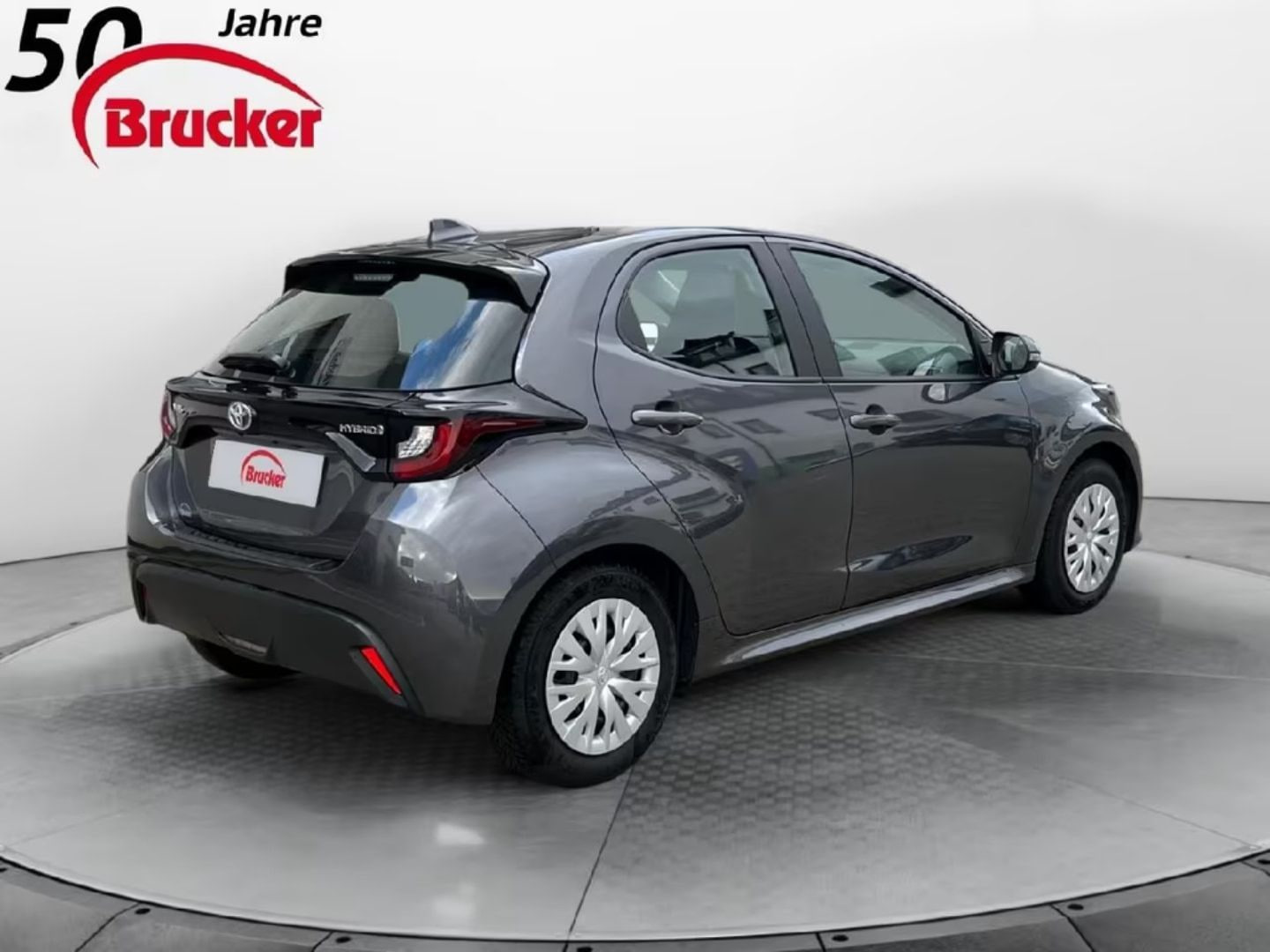 Toyota Yaris — фото 7