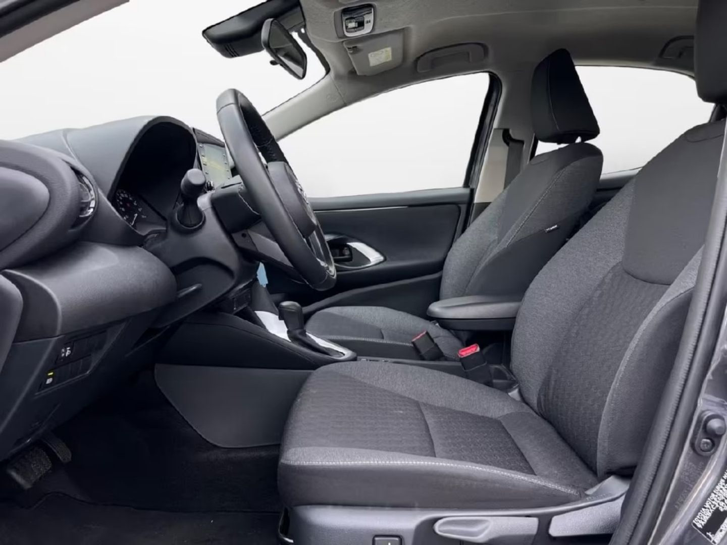 Toyota Yaris — фото 8