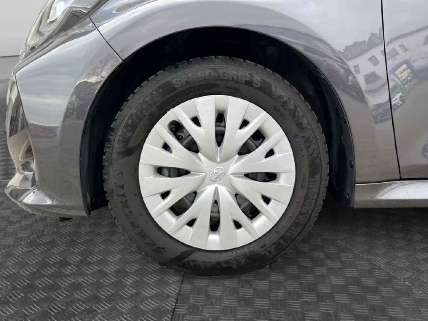Toyota Yaris — фото 10