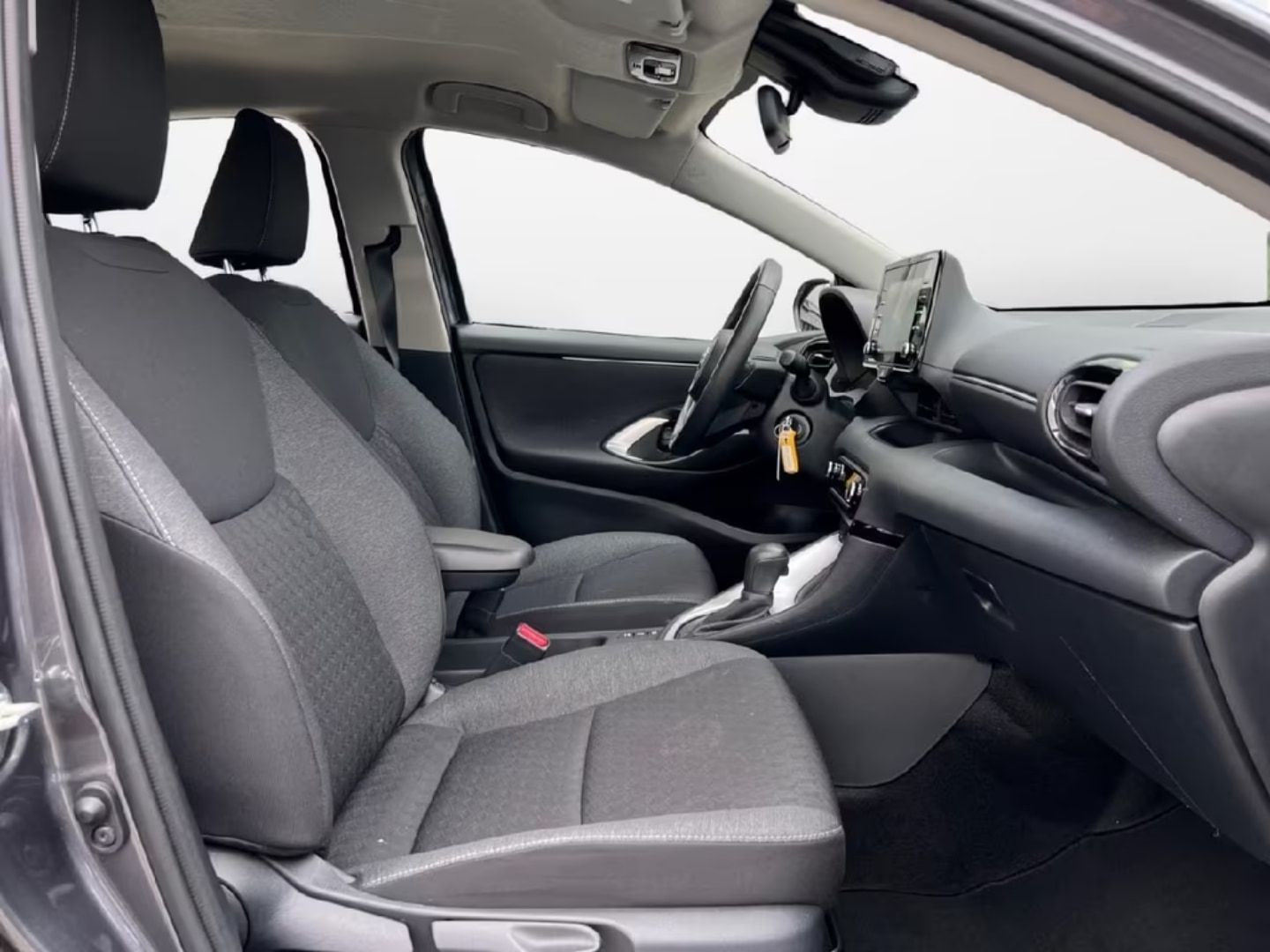 Toyota Yaris — фото 11