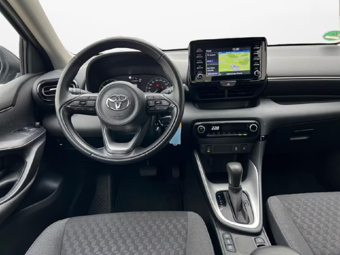Toyota Yaris — фото 14