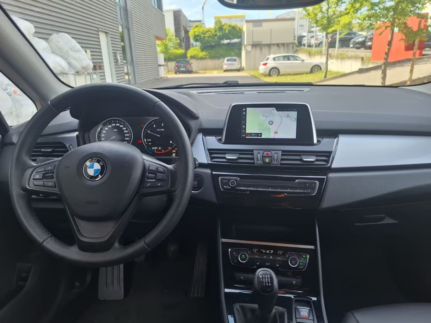 BMW 216 Active Tourer — фото 11