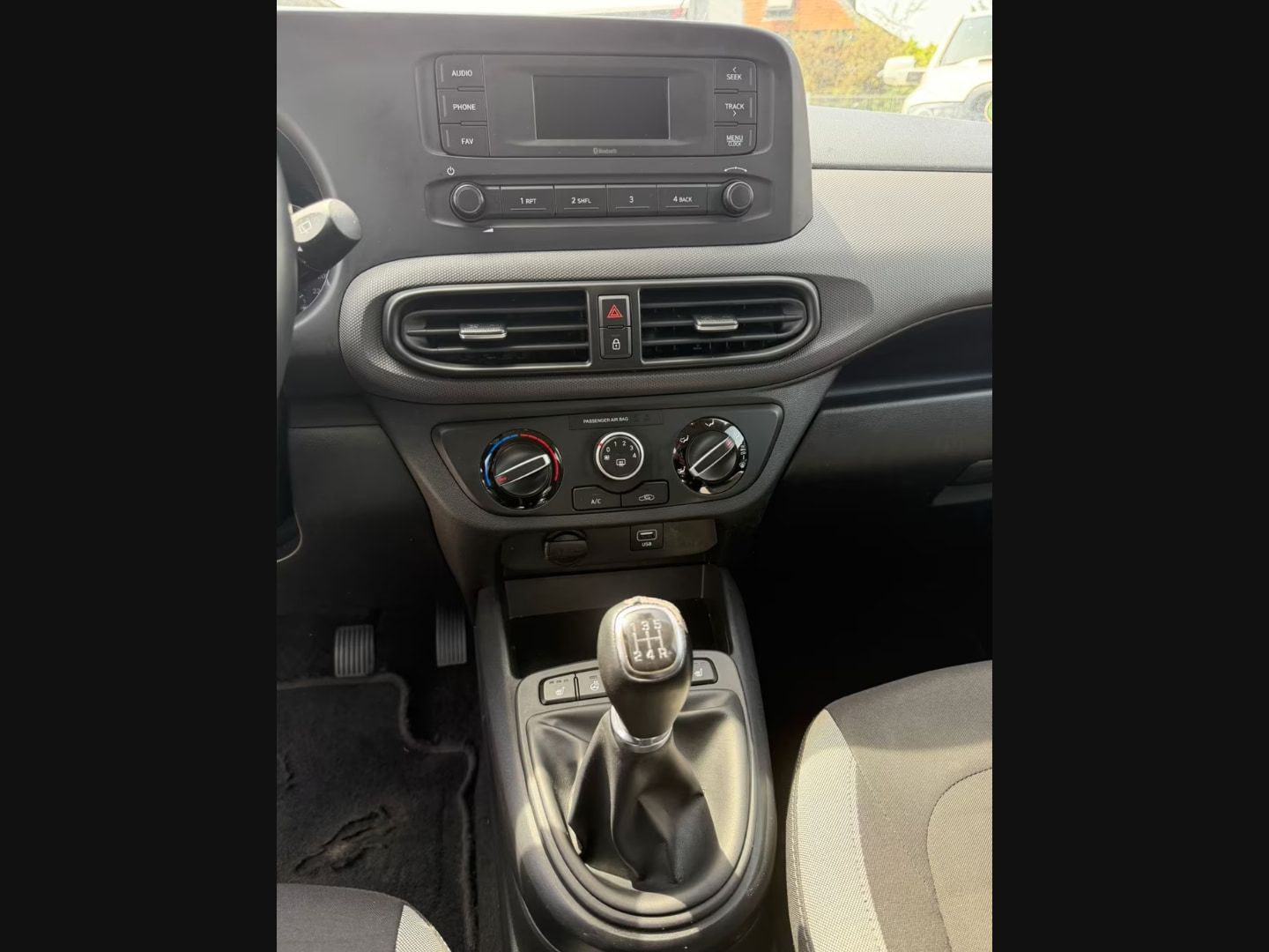 Hyundai i10 — фото 15