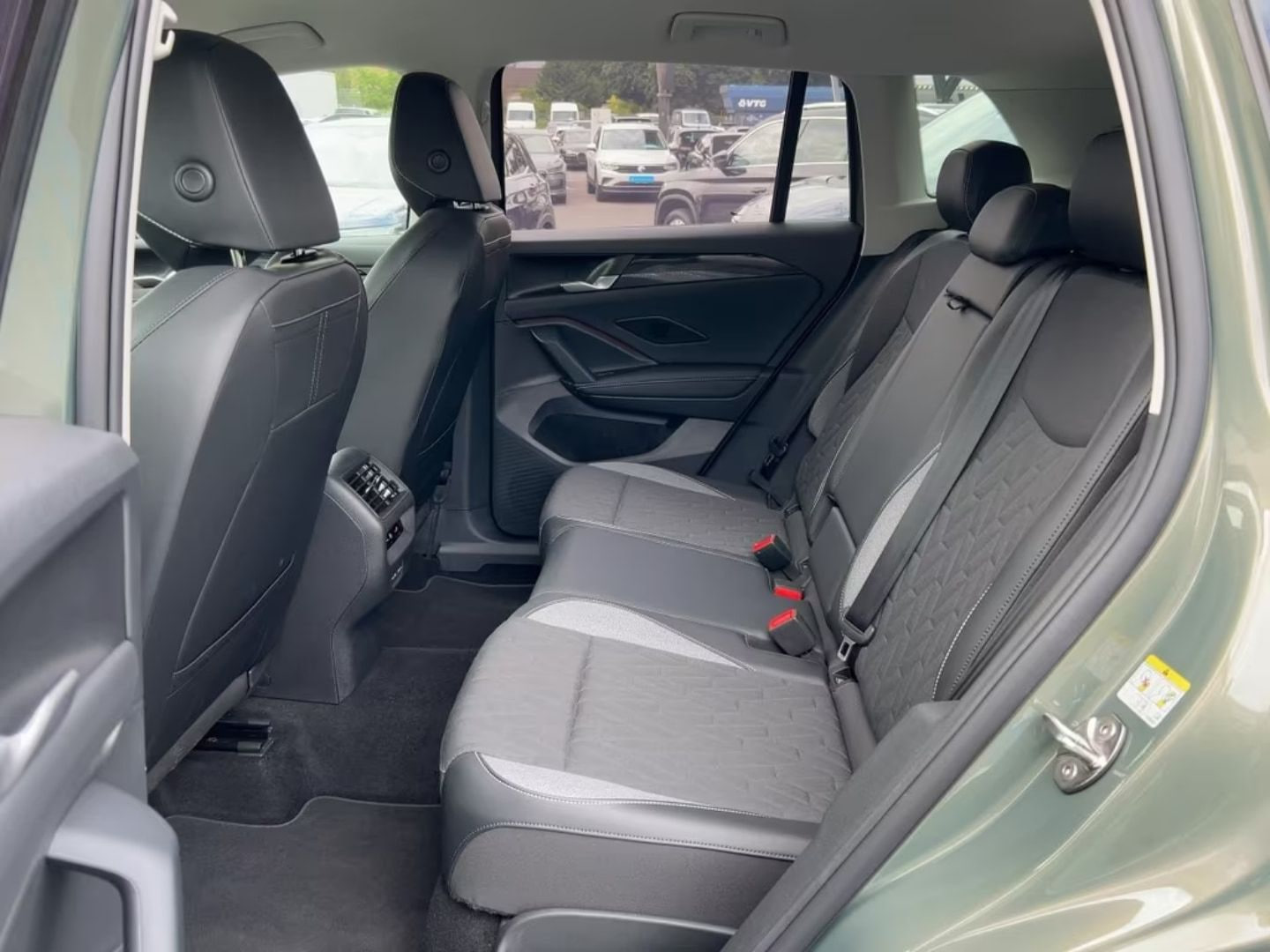 Volkswagen Tiguan — фото 8