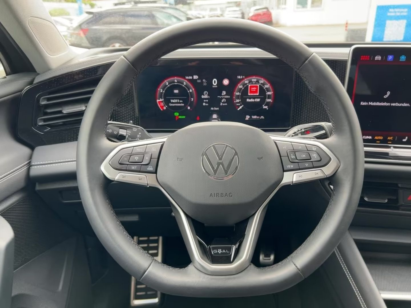 Volkswagen Tiguan — фото 11