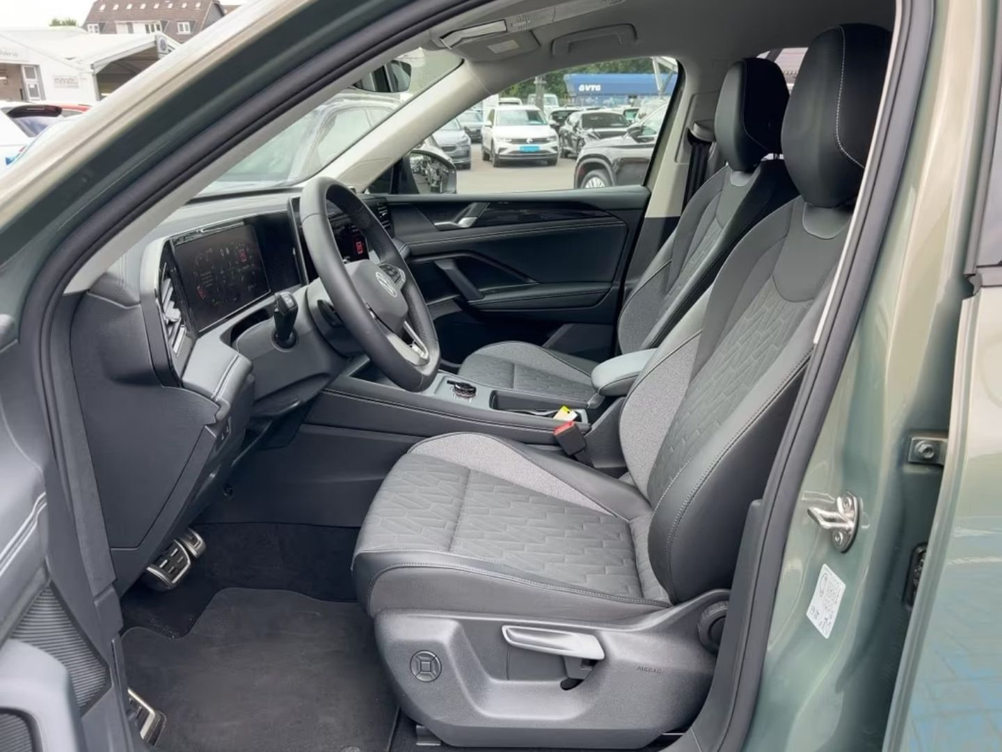 Volkswagen Tiguan — фото 14
