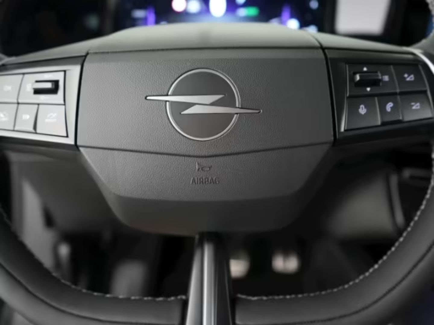Opel Mokka-e — фото 11