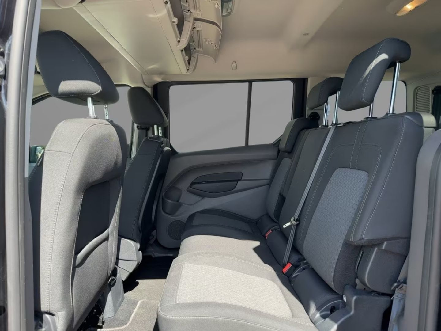 Ford Grand Tourneo — фото 10