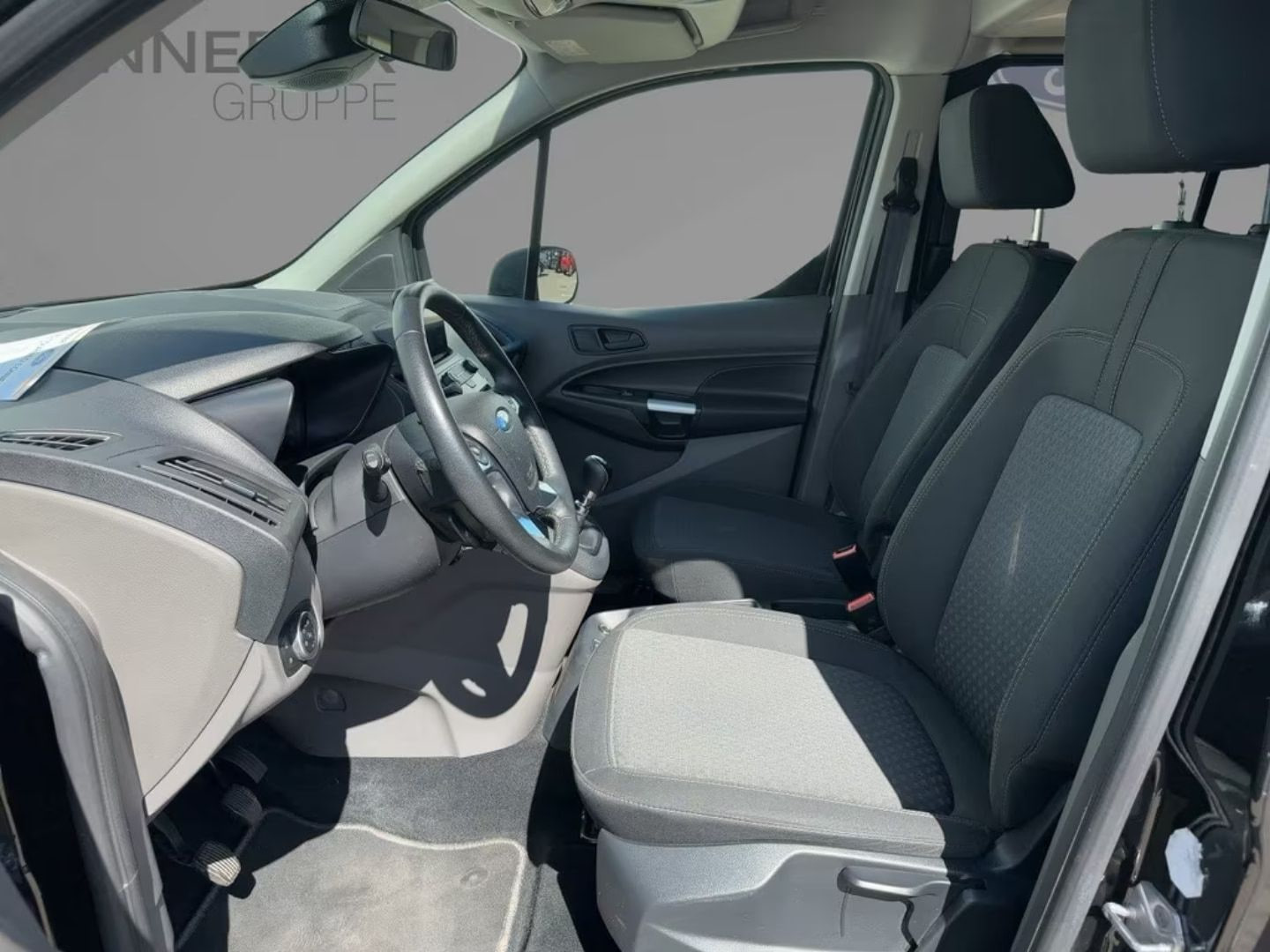 Ford Grand Tourneo — фото 11