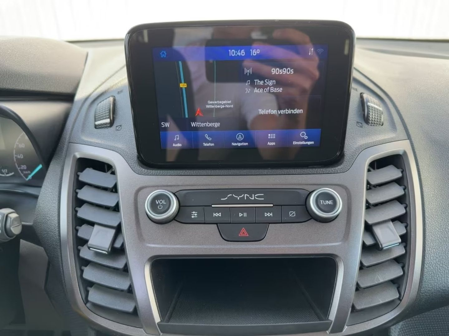 Ford Grand Tourneo — фото 12