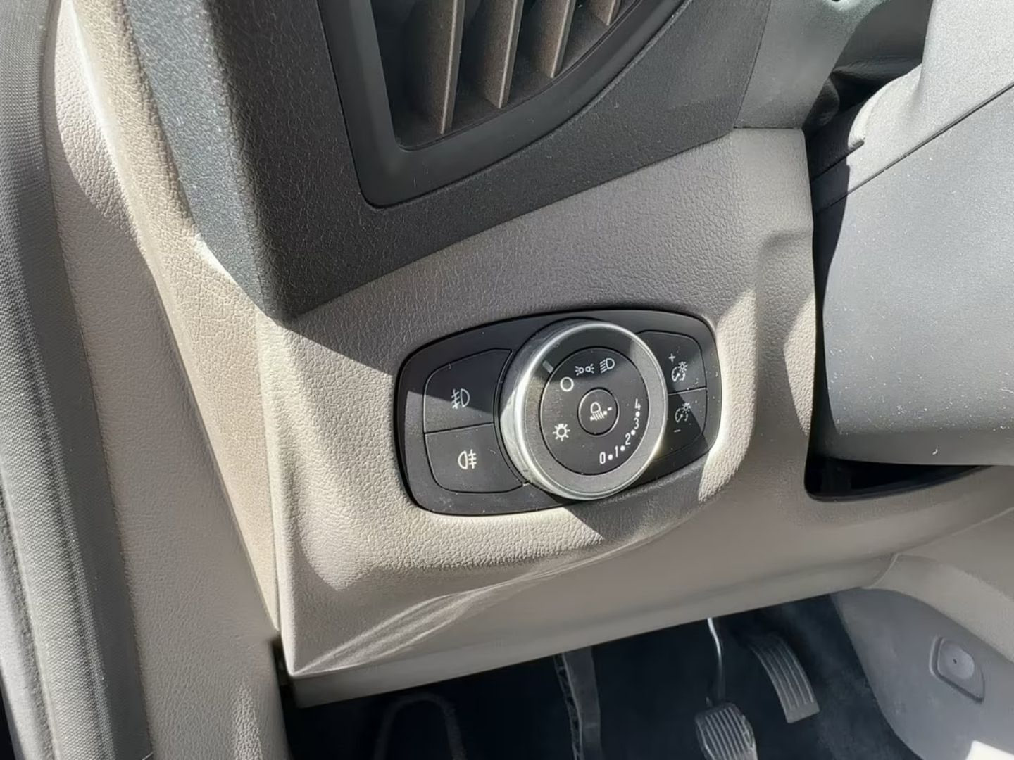 Ford Grand Tourneo — фото 15
