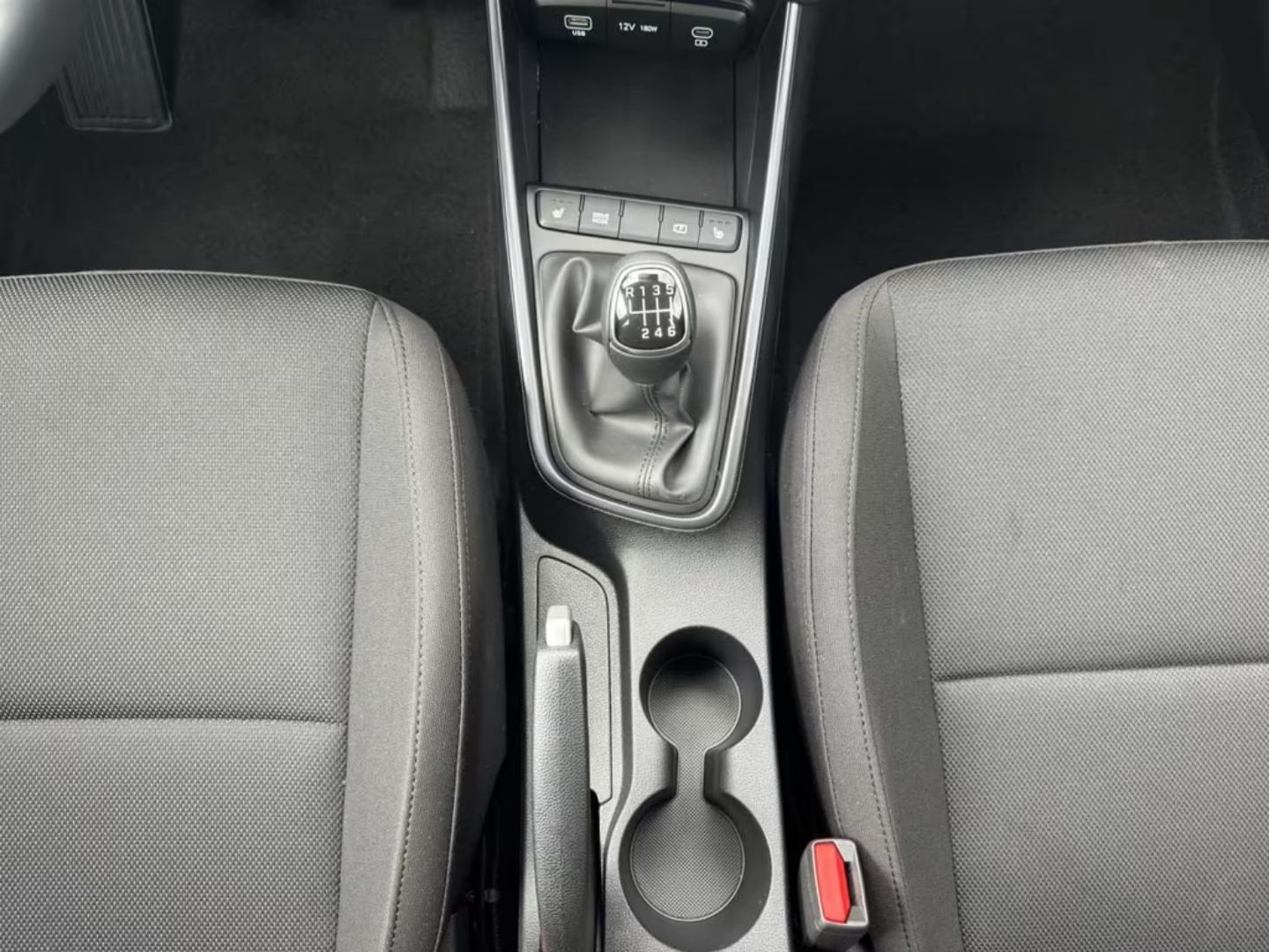 Hyundai i20 — фото 12