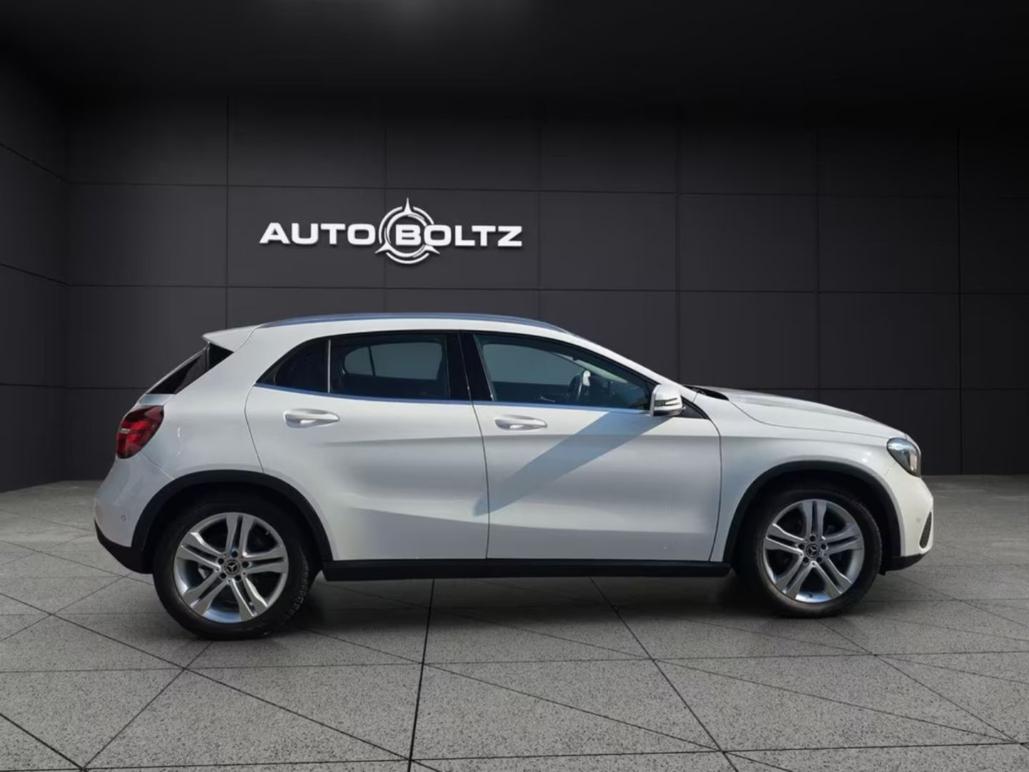 Mercedes-Benz GLA 180 — фото 6