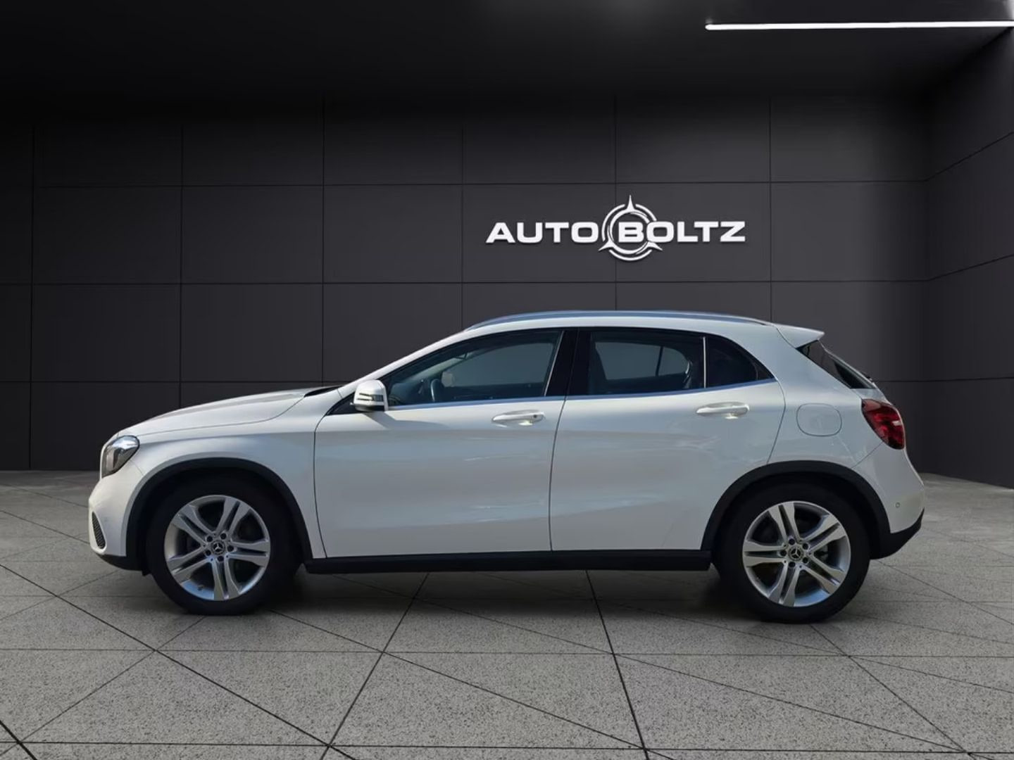 Mercedes-Benz GLA 180 — фото 7