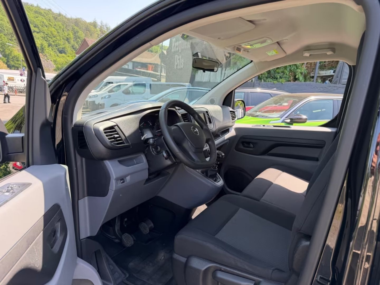 Opel Vivaro — фото 10