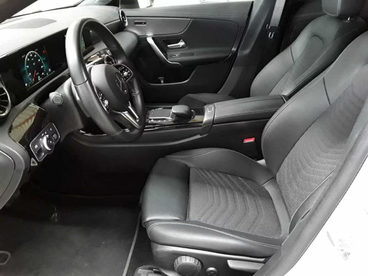 Mercedes-Benz CLA 200 — фото 7