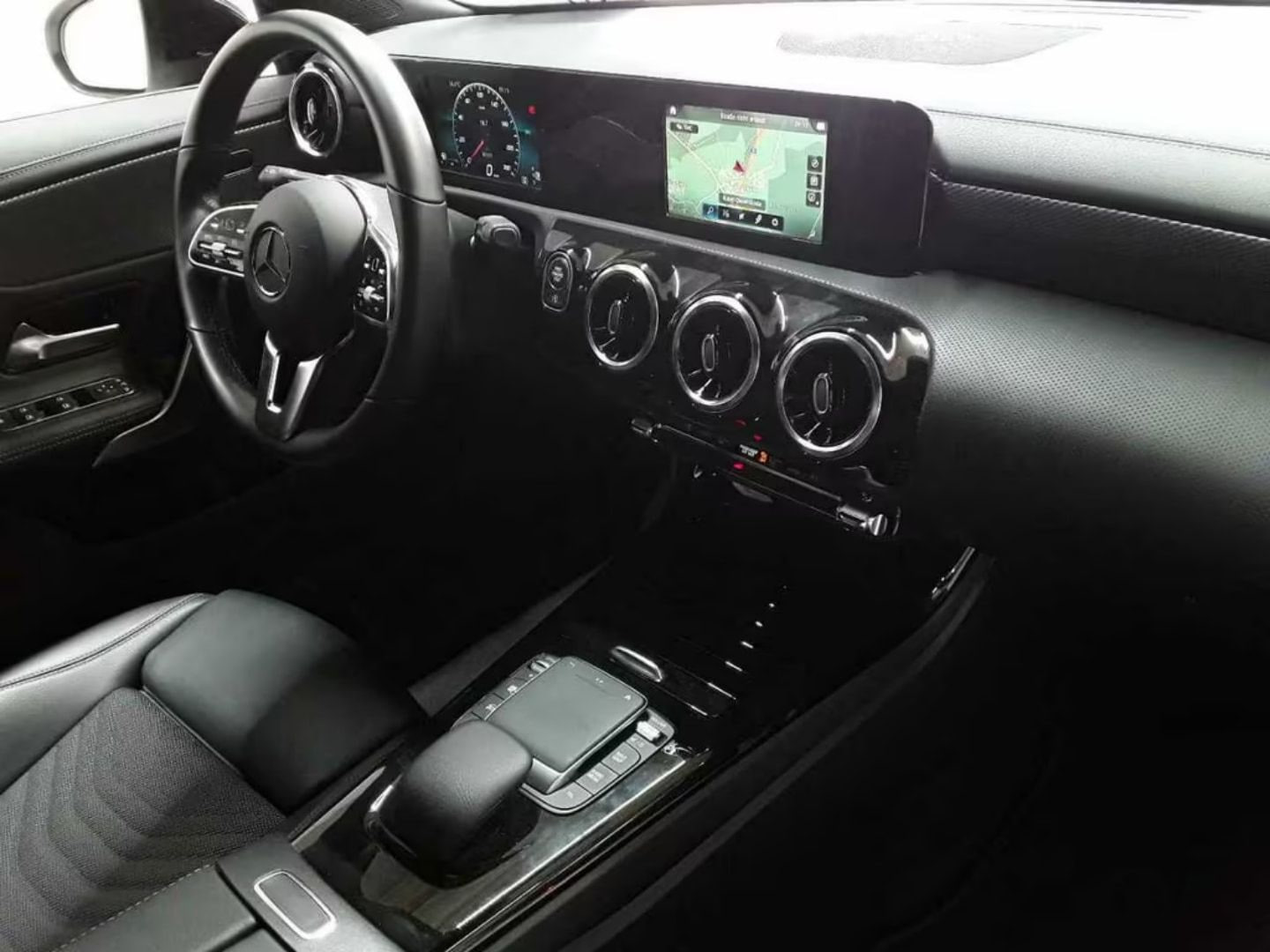 Mercedes-Benz CLA 200 — фото 9