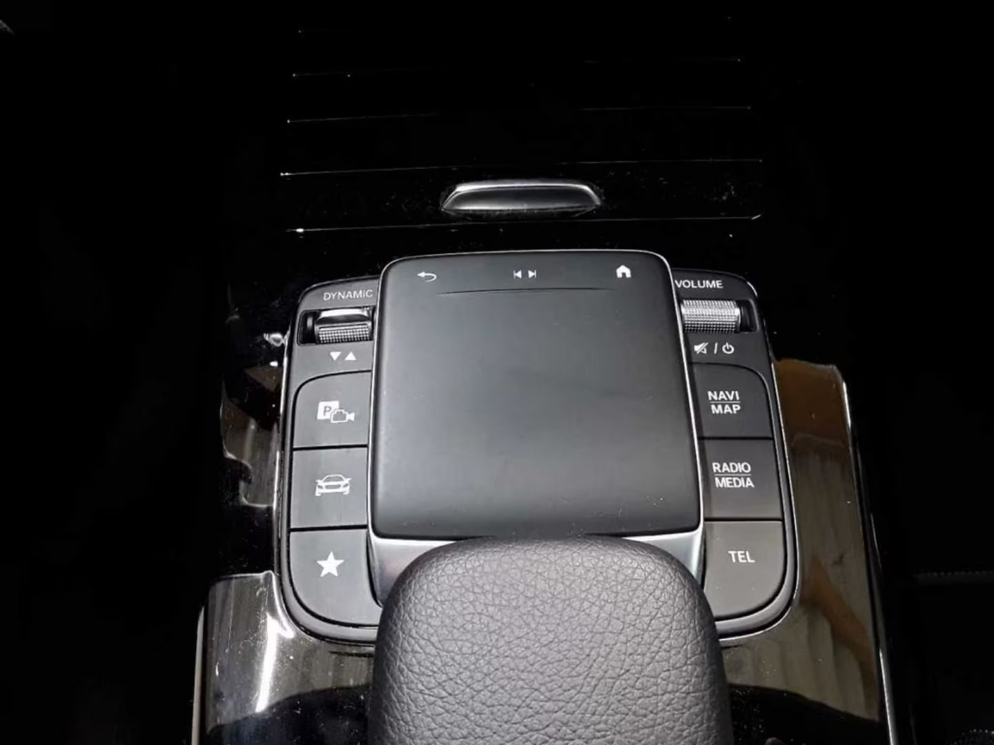 Mercedes-Benz CLA 200 — фото 11