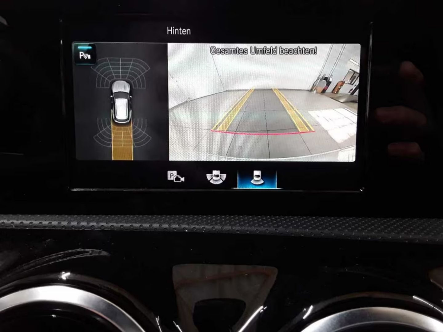 Mercedes-Benz CLA 200 — фото 12