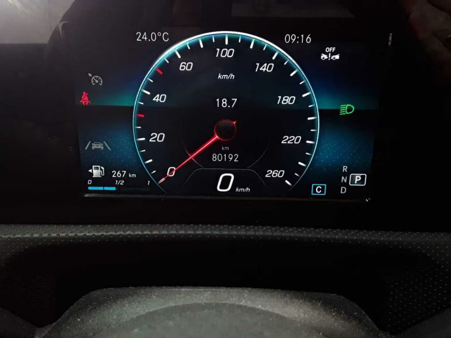 Mercedes-Benz CLA 200 — фото 15
