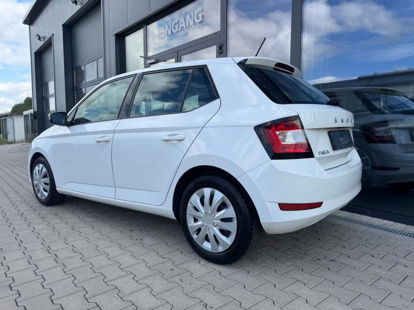 Skoda Fabia — фото 2