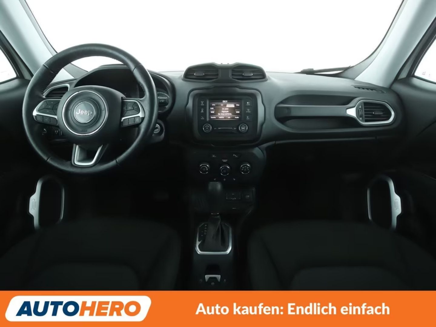 Jeep Renegade — фото 11