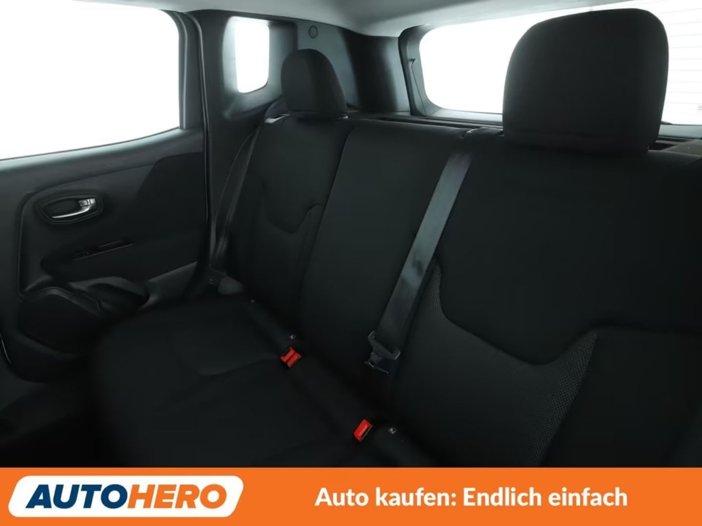 Jeep Renegade — фото 12