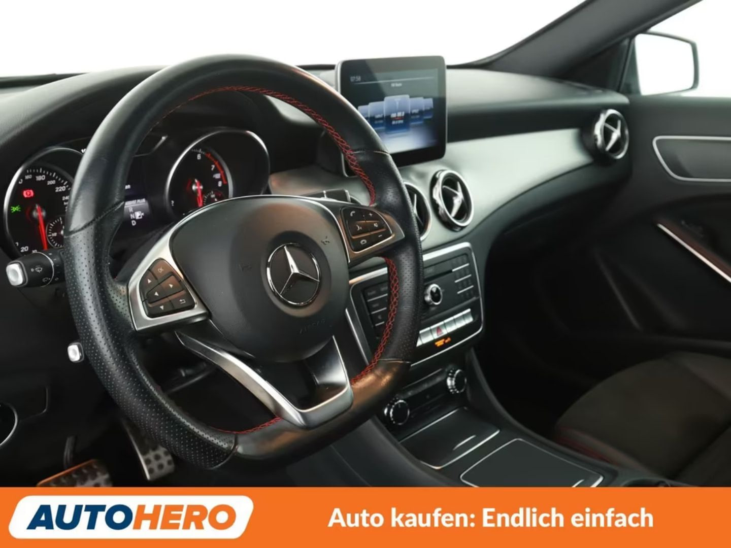 Mercedes-Benz GLA 200 — фото 9