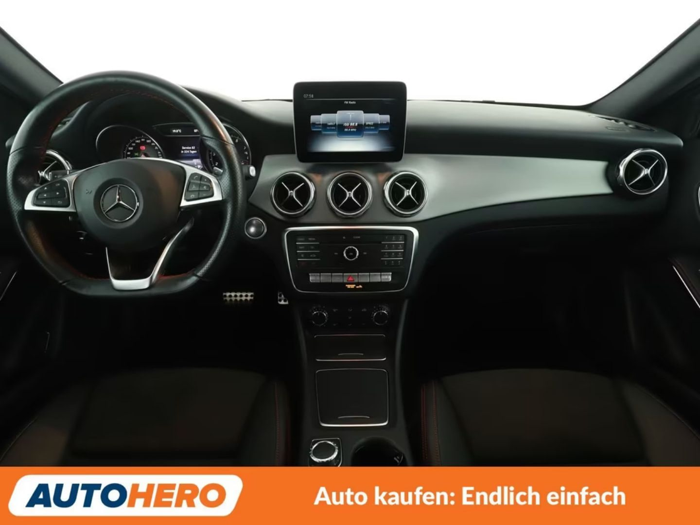 Mercedes-Benz GLA 200 — фото 11