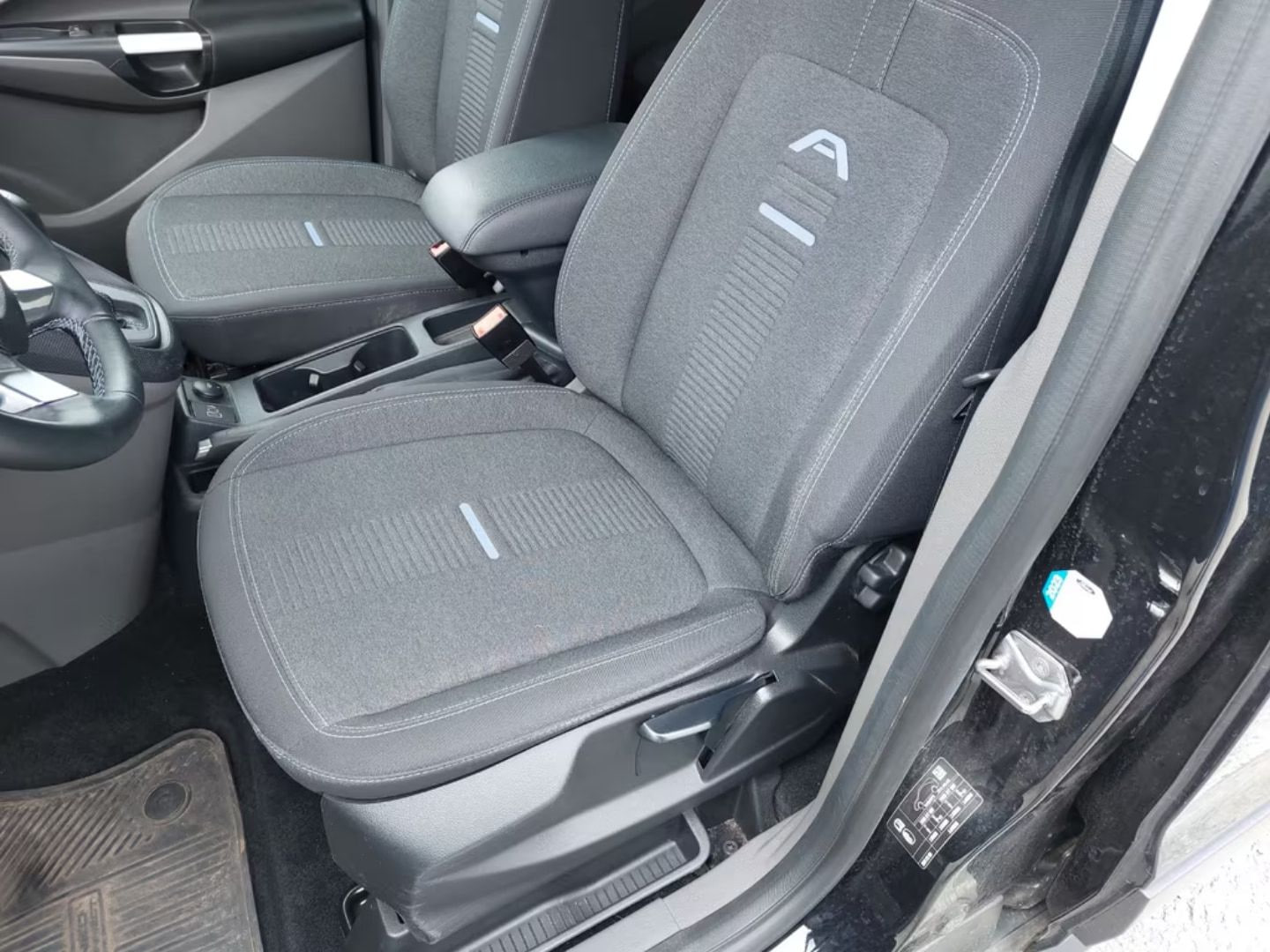 Ford Grand Tourneo — фото 8